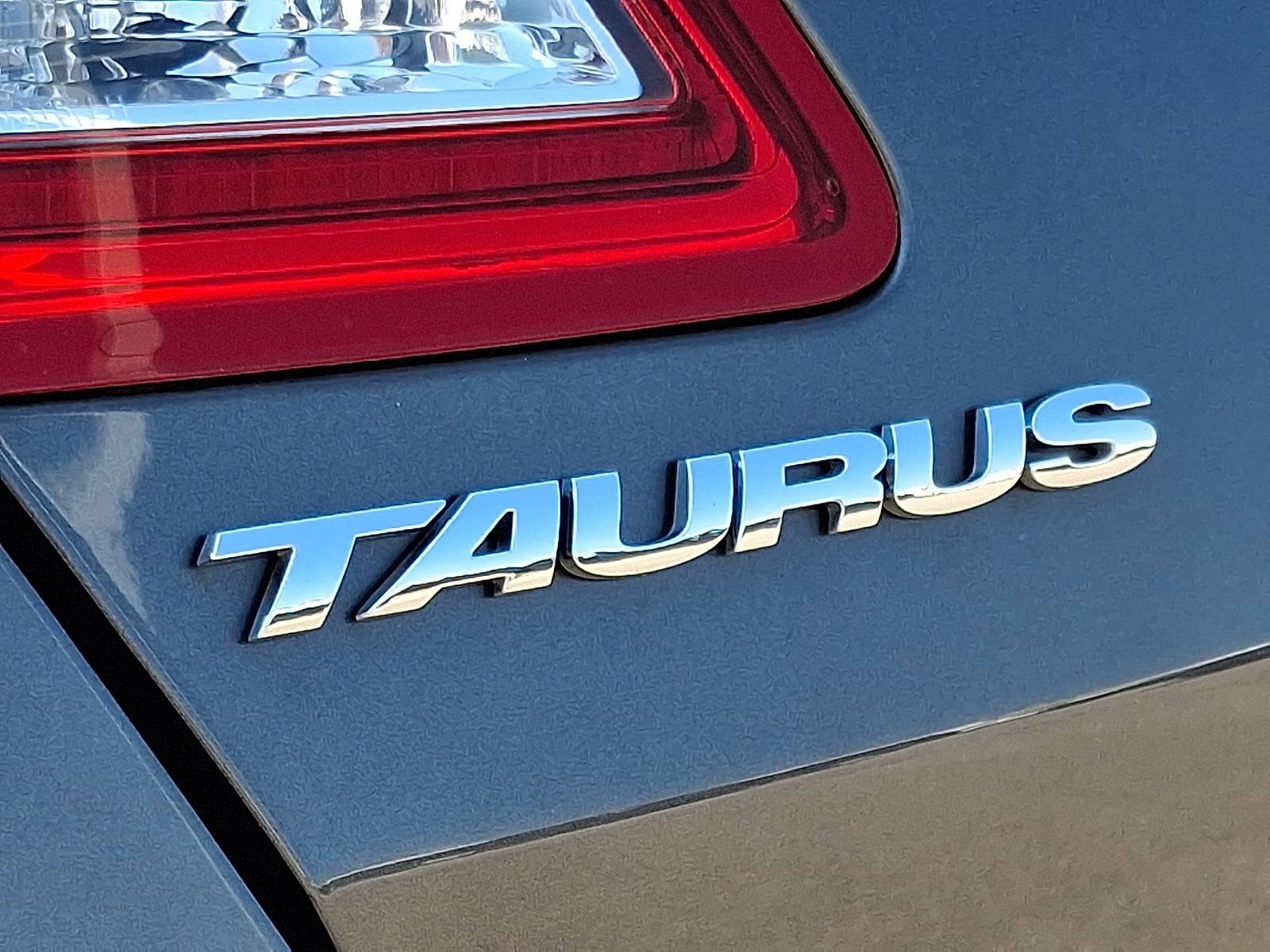 2018 Ford Taurus SE