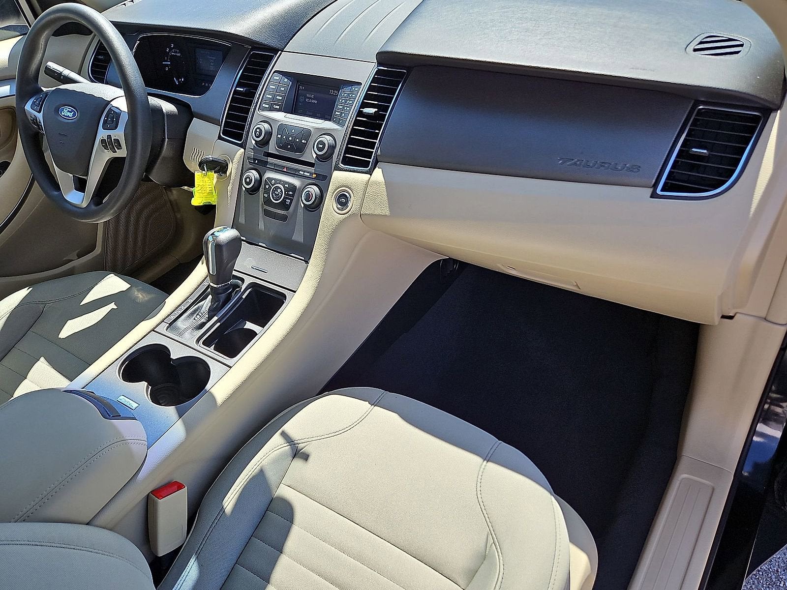 2018 Ford Taurus SE