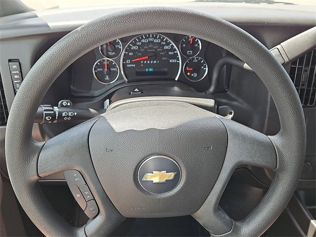 2025 Chevrolet Express Passenger 3500 1LT