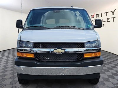 2025 Chevrolet Express Passenger 3500 1LT