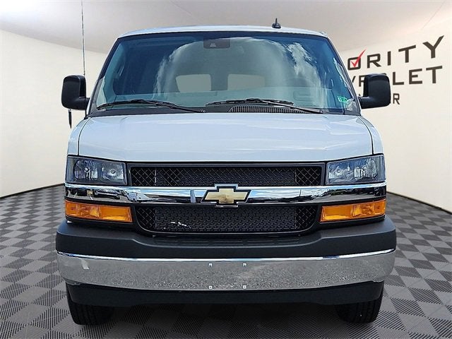 2025 Chevrolet Express Passenger 3500 1LT