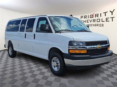 2025 Chevrolet Express Passenger 3500 1LT