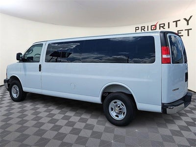 2025 Chevrolet Express Passenger 3500 1LT