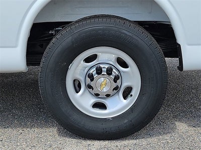 2025 Chevrolet Express Passenger 3500 1LT