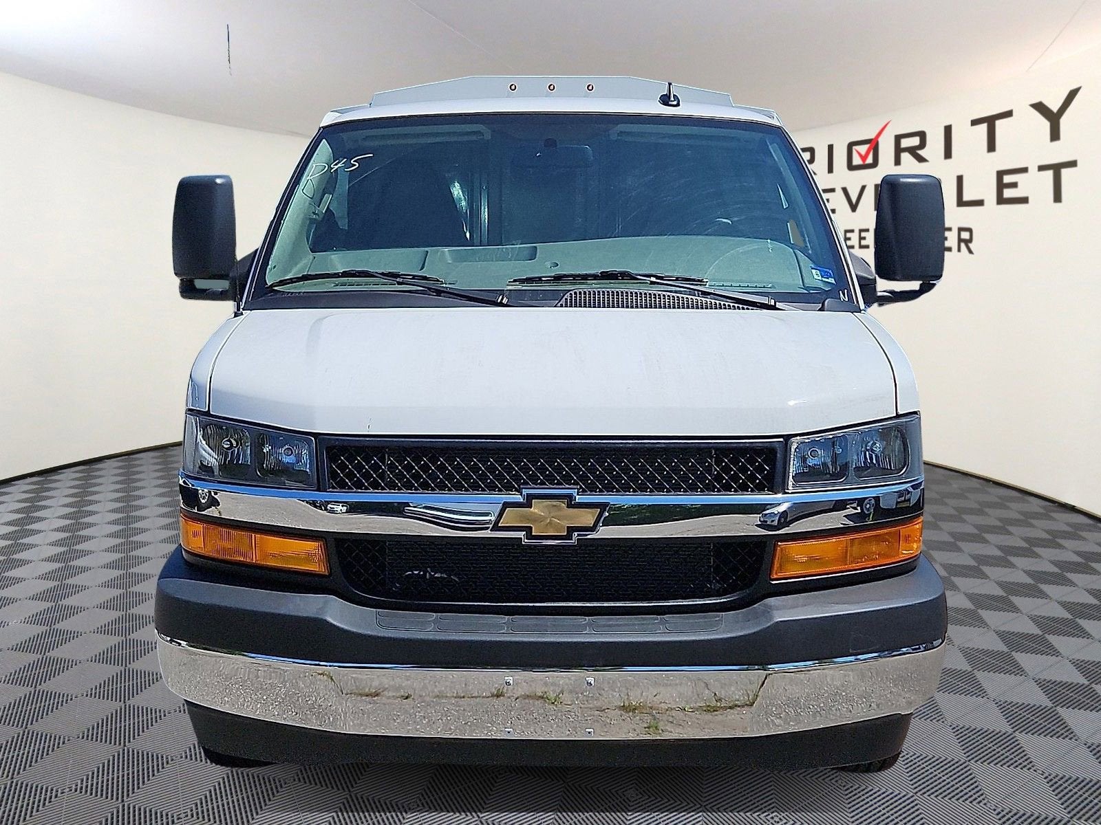 2024 Chevrolet Express Cutaway 3500 1WT