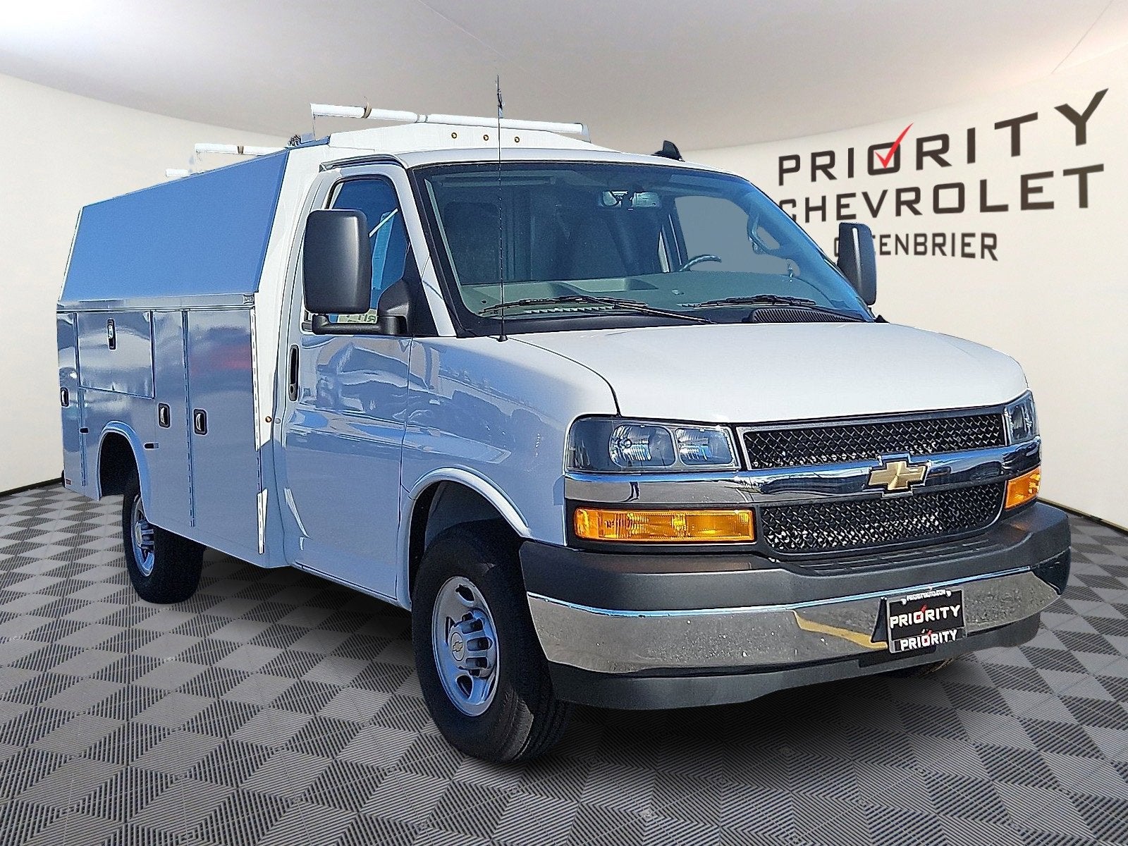 2024 Chevrolet Express Cutaway 3500 1WT