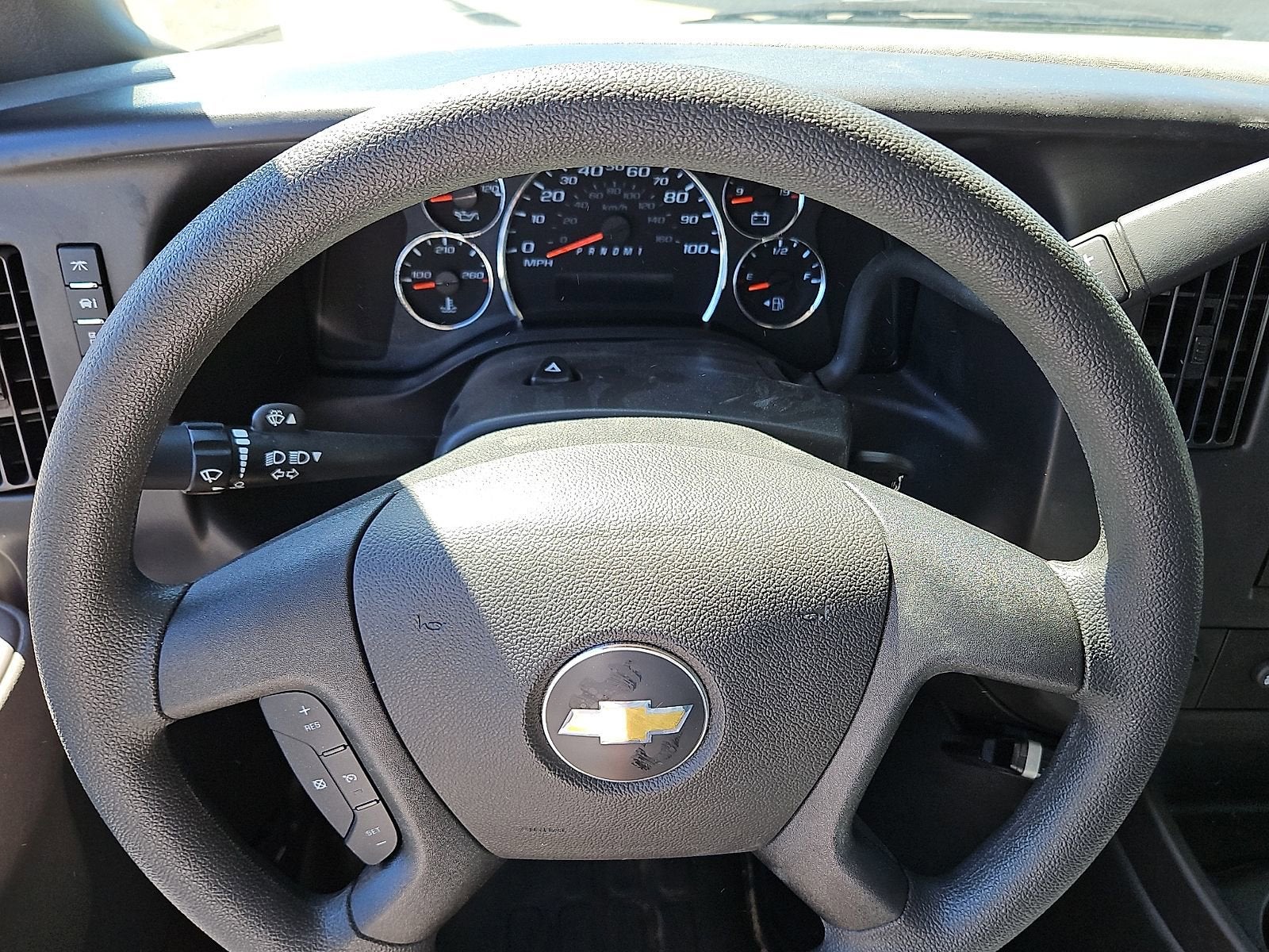 2024 Chevrolet Express Cutaway 3500 1WT
