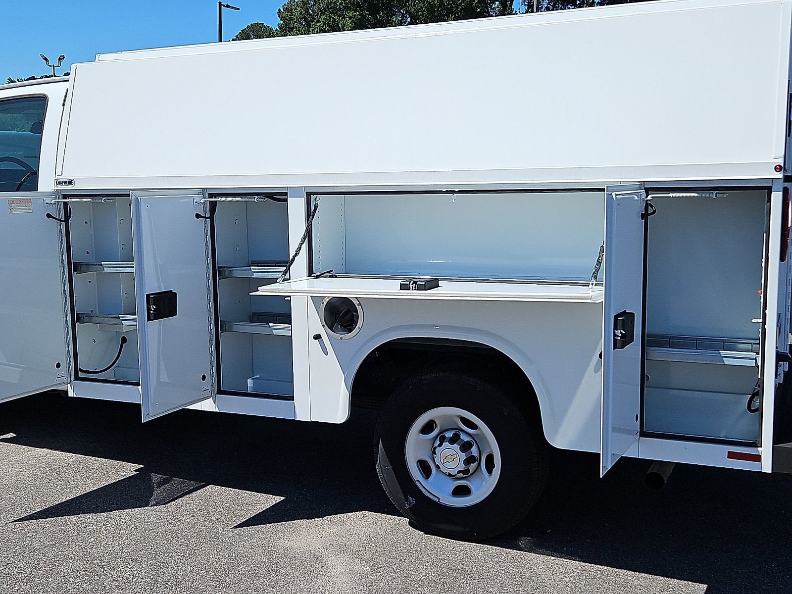 2024 Chevrolet Express Cutaway 3500 1WT