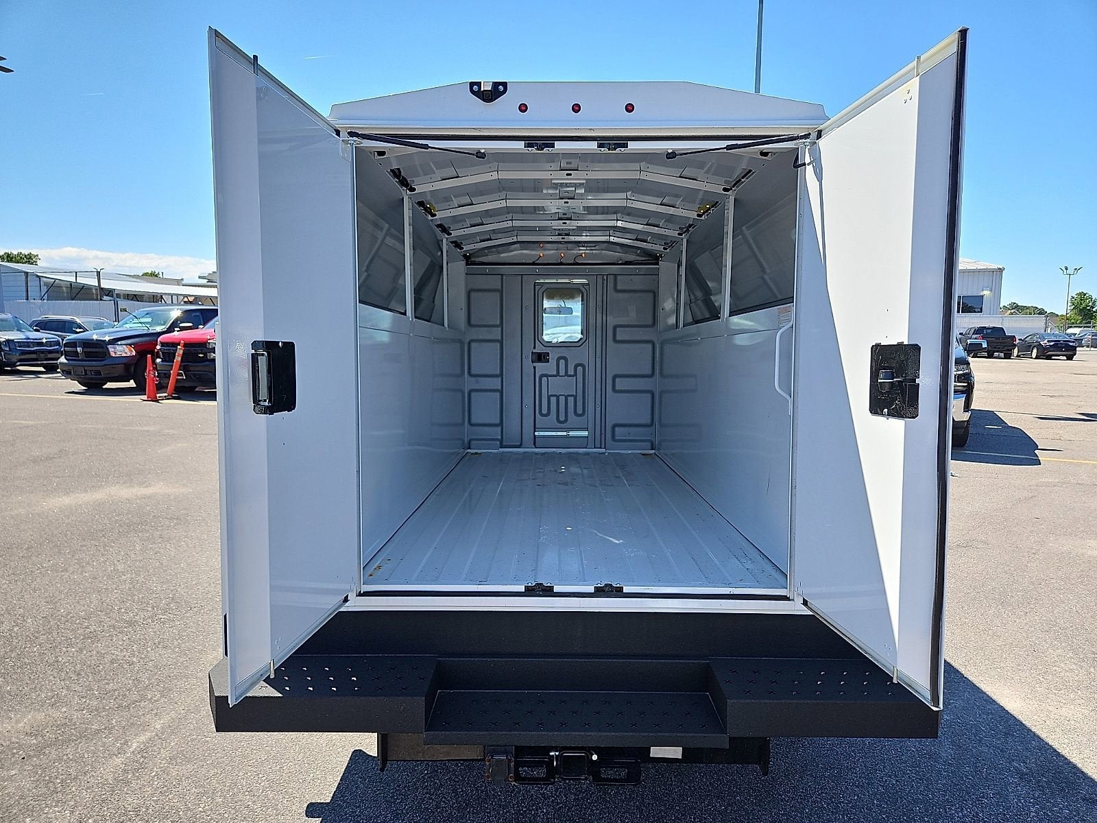 2024 Chevrolet Express Cutaway 3500 1WT