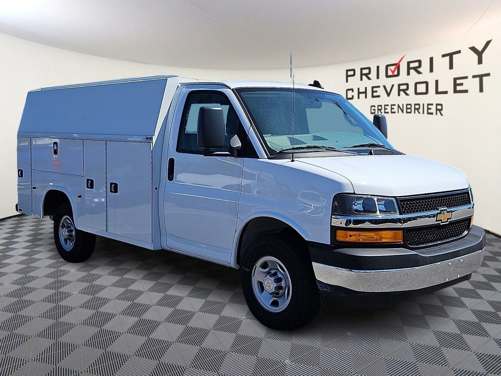 2024 Chevrolet Express Cutaway 3500 1WT