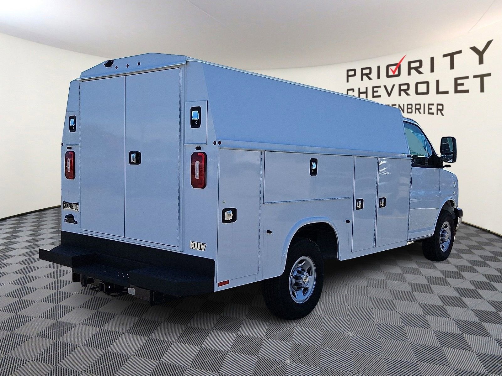 2024 Chevrolet Express Cutaway 3500 1WT