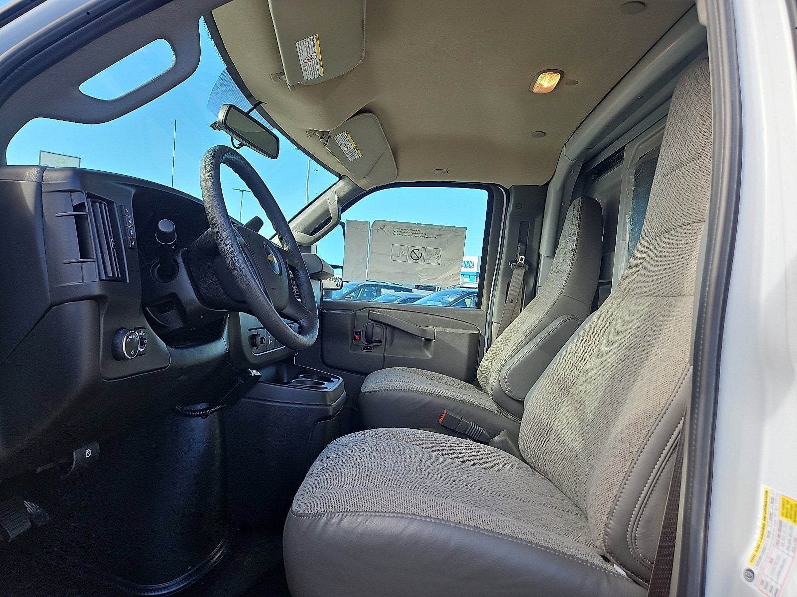 2024 Chevrolet Express Cutaway 3500 1WT