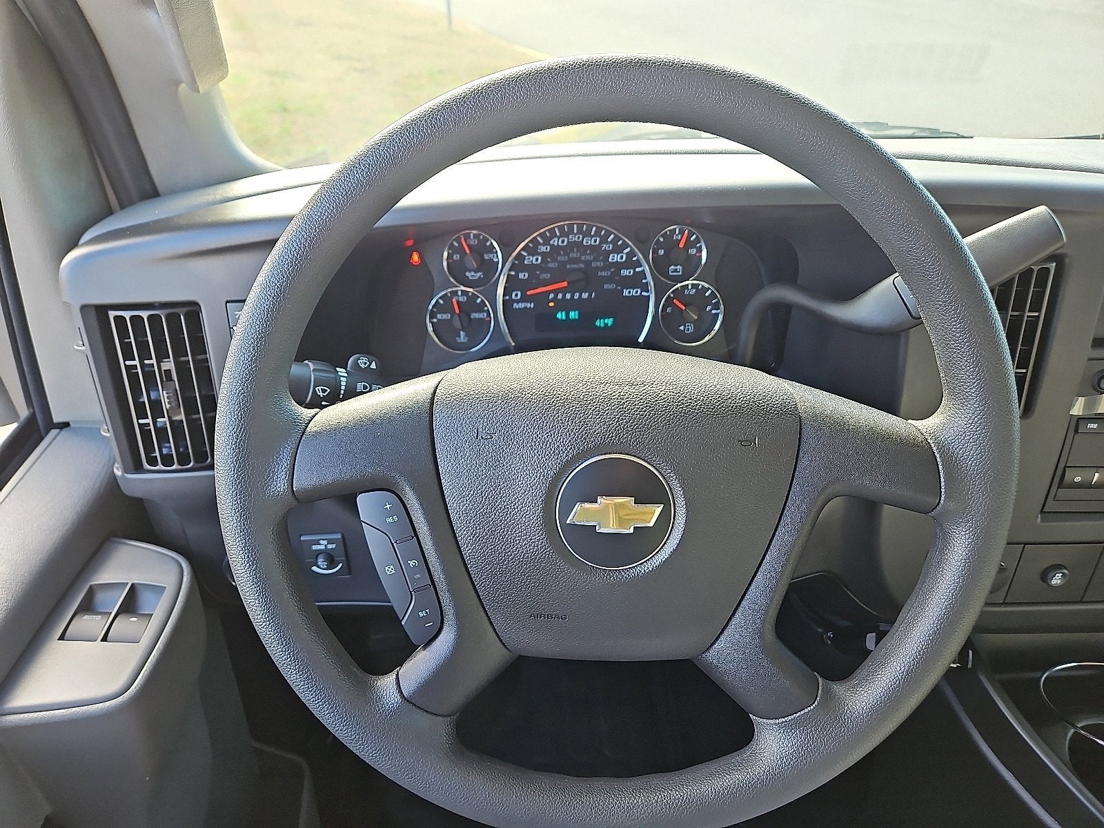 2024 Chevrolet Express Cutaway 3500 1WT