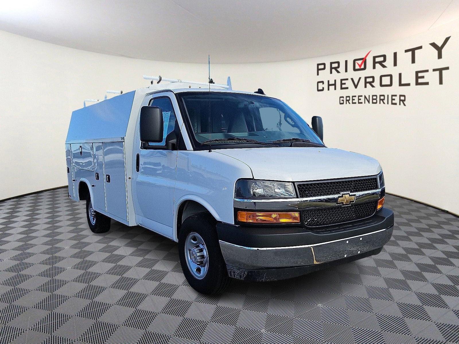 2024 Chevrolet Express Cutaway 3500 1WT
