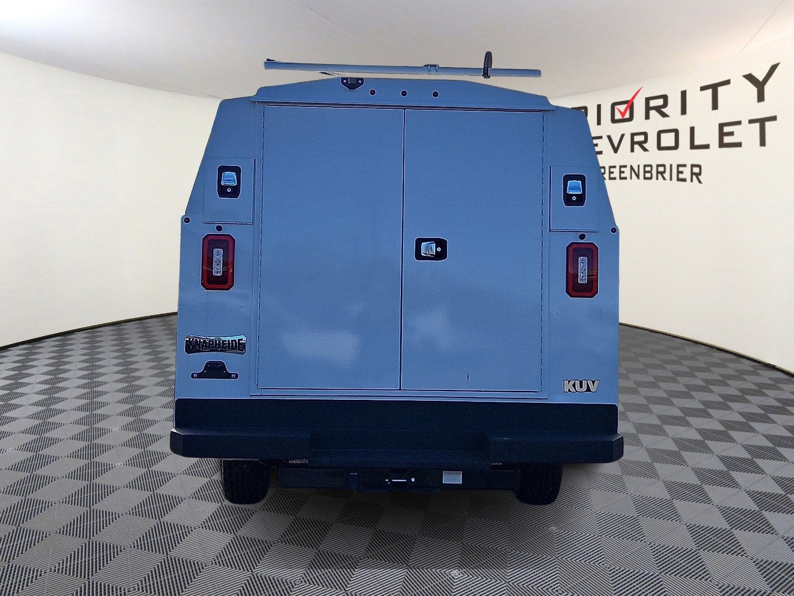 2024 Chevrolet Express Cutaway 3500 1WT