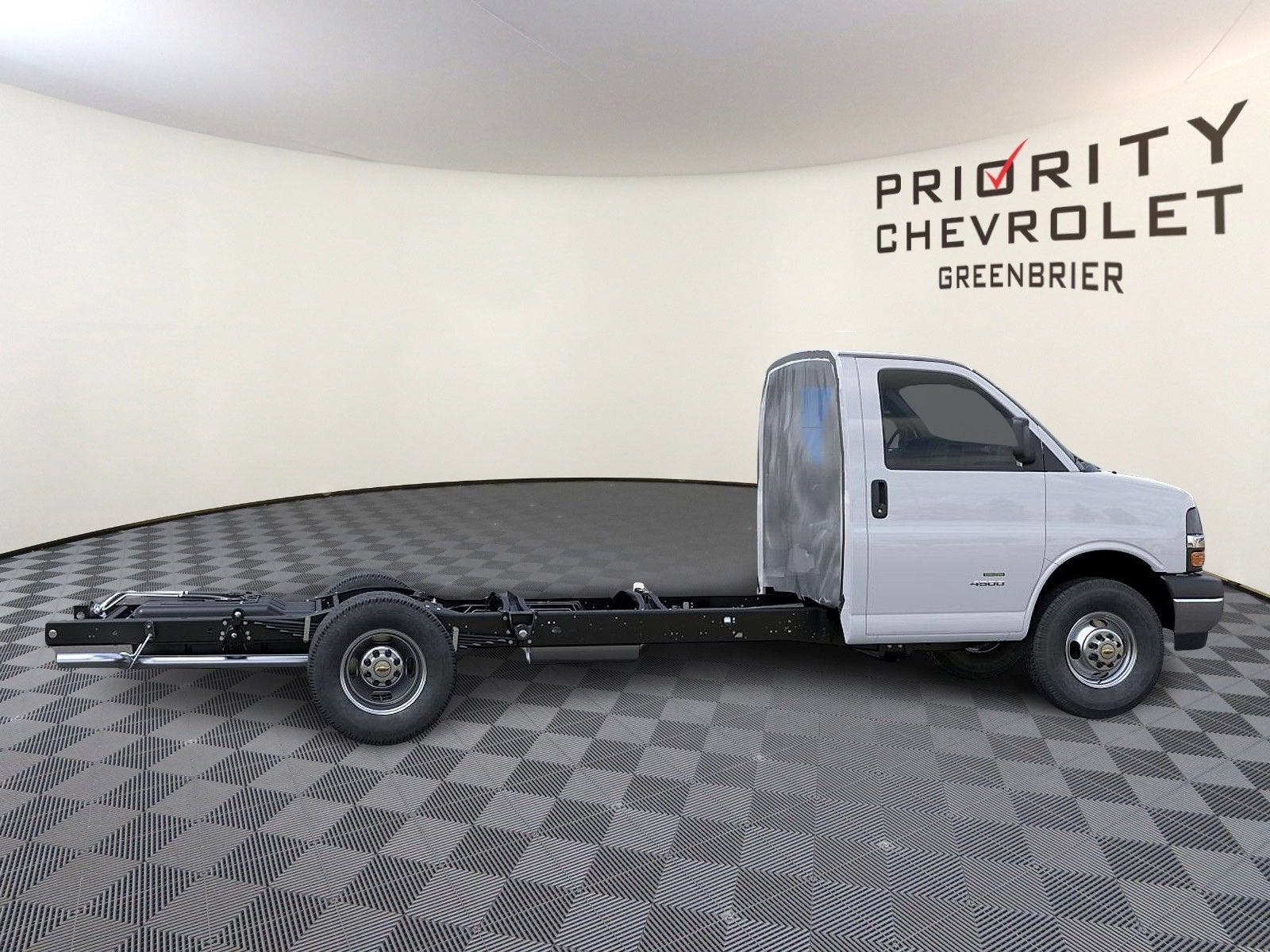 2025 Chevrolet Express Cutaway 4500 2WT