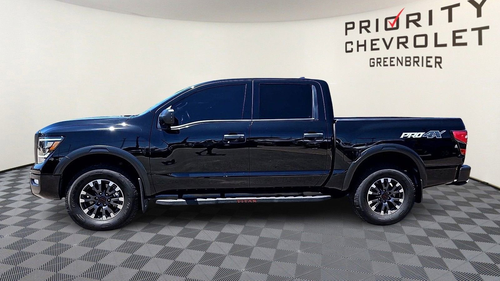 2024 Nissan TITAN Crew Cab PRO-4X 4x4