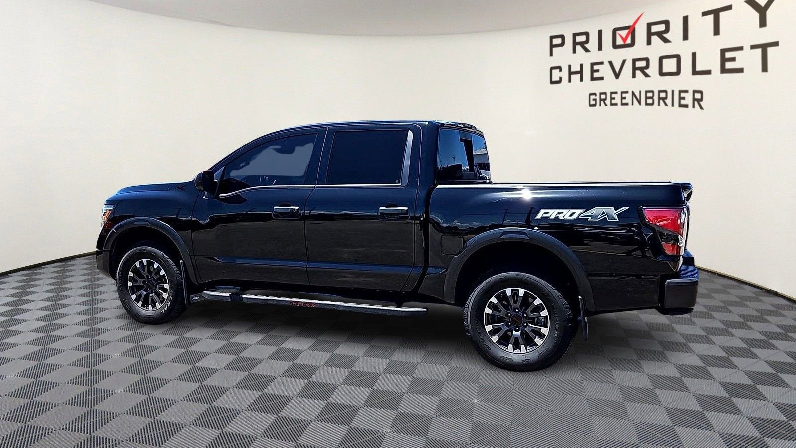 2024 Nissan TITAN Crew Cab PRO-4X 4x4