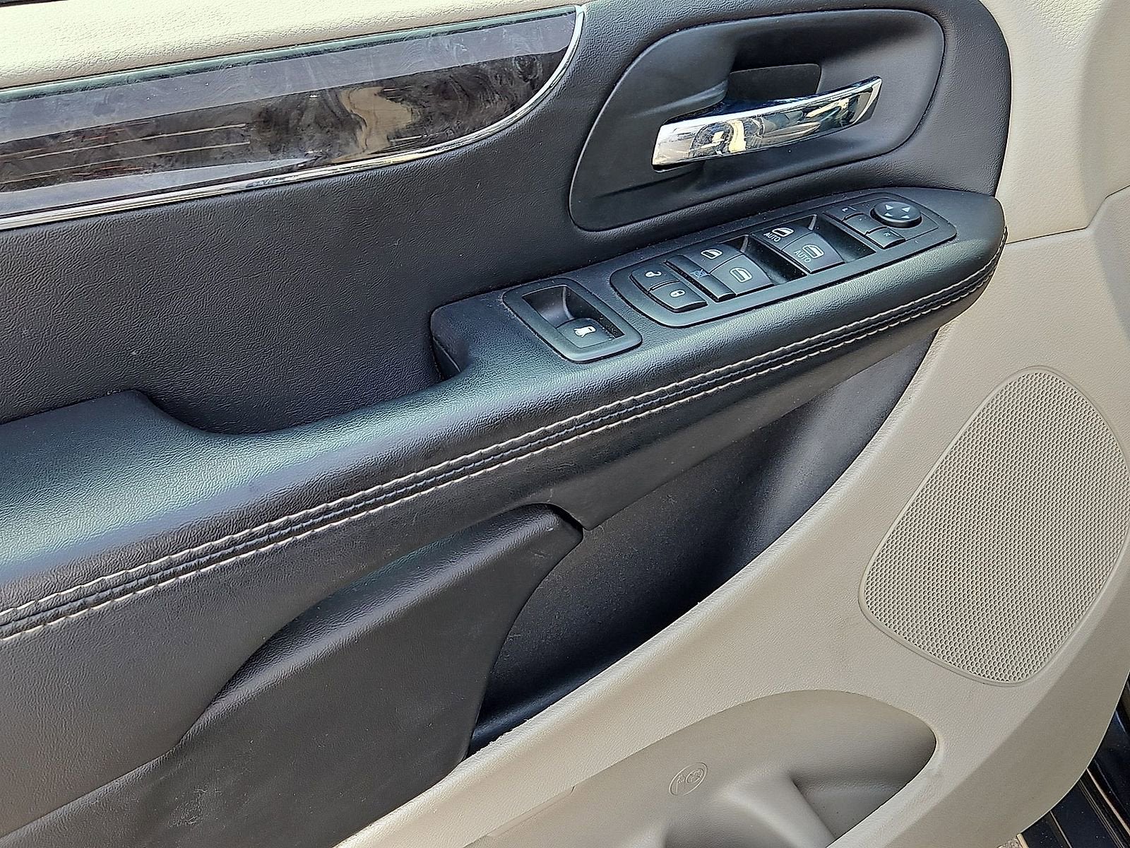 2014 Chrysler Town & Country Touring