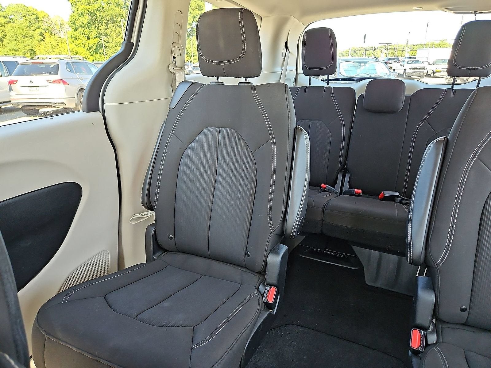 2024 Chrysler Voyager LX