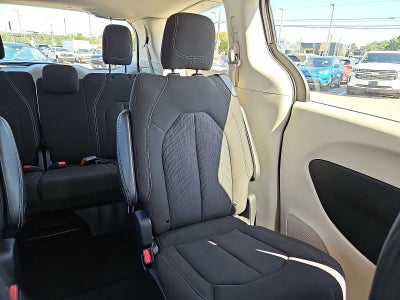 2024 Chrysler Voyager LX