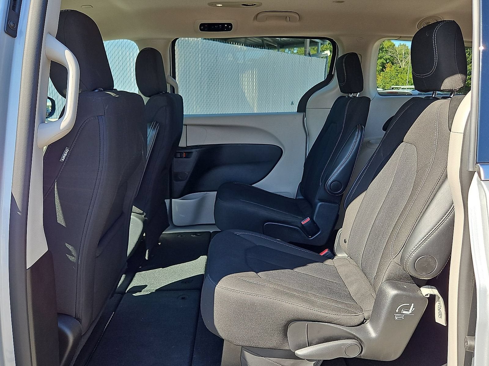 2024 Chrysler Voyager LX