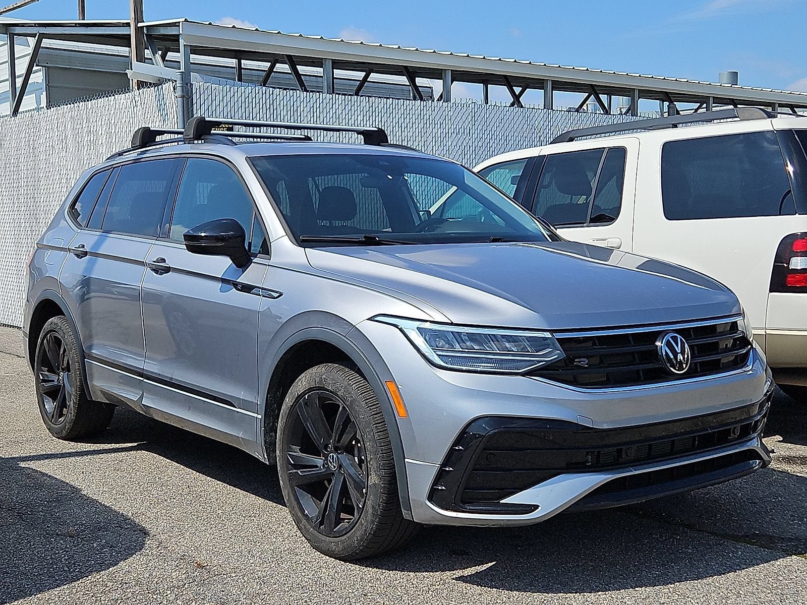 2024 Volkswagen Tiguan 2.0T SE R-Line Black