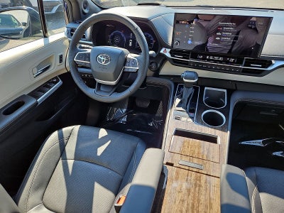 2025 Toyota Sienna Platinum