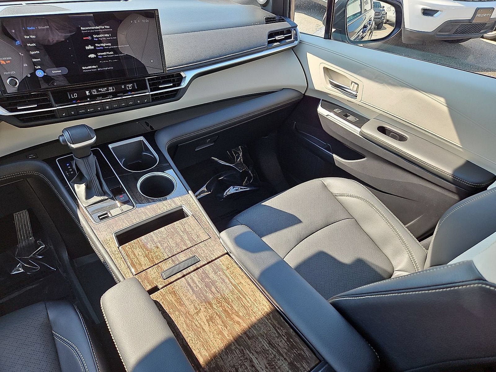 2025 Toyota Sienna Platinum