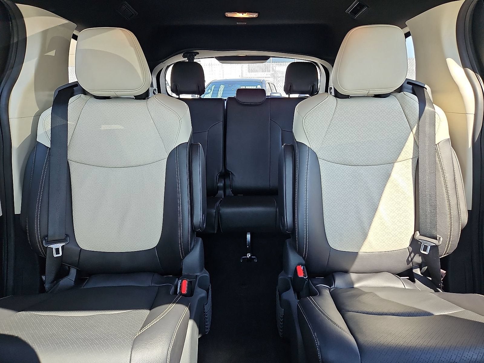 2025 Toyota Sienna Platinum