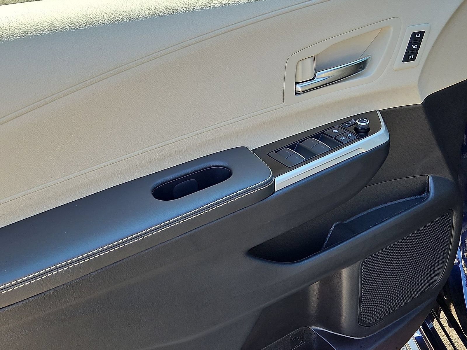 2025 Toyota Sienna Platinum