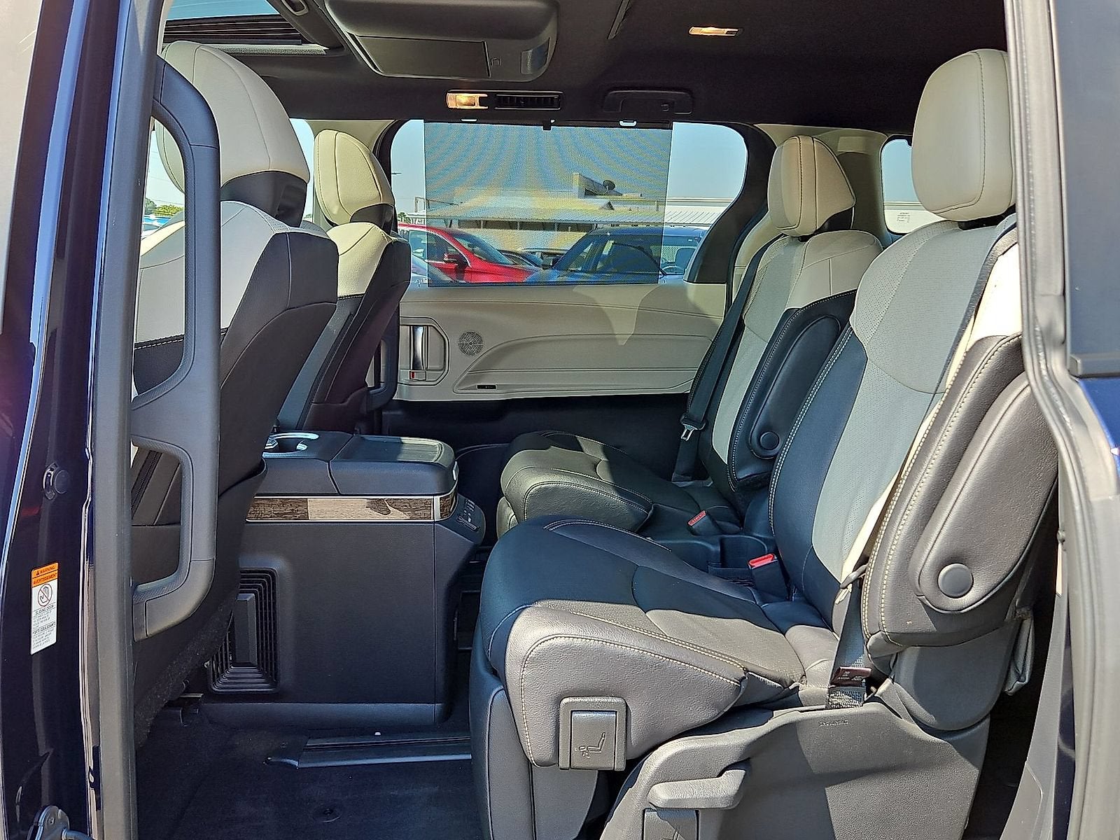 2025 Toyota Sienna Platinum