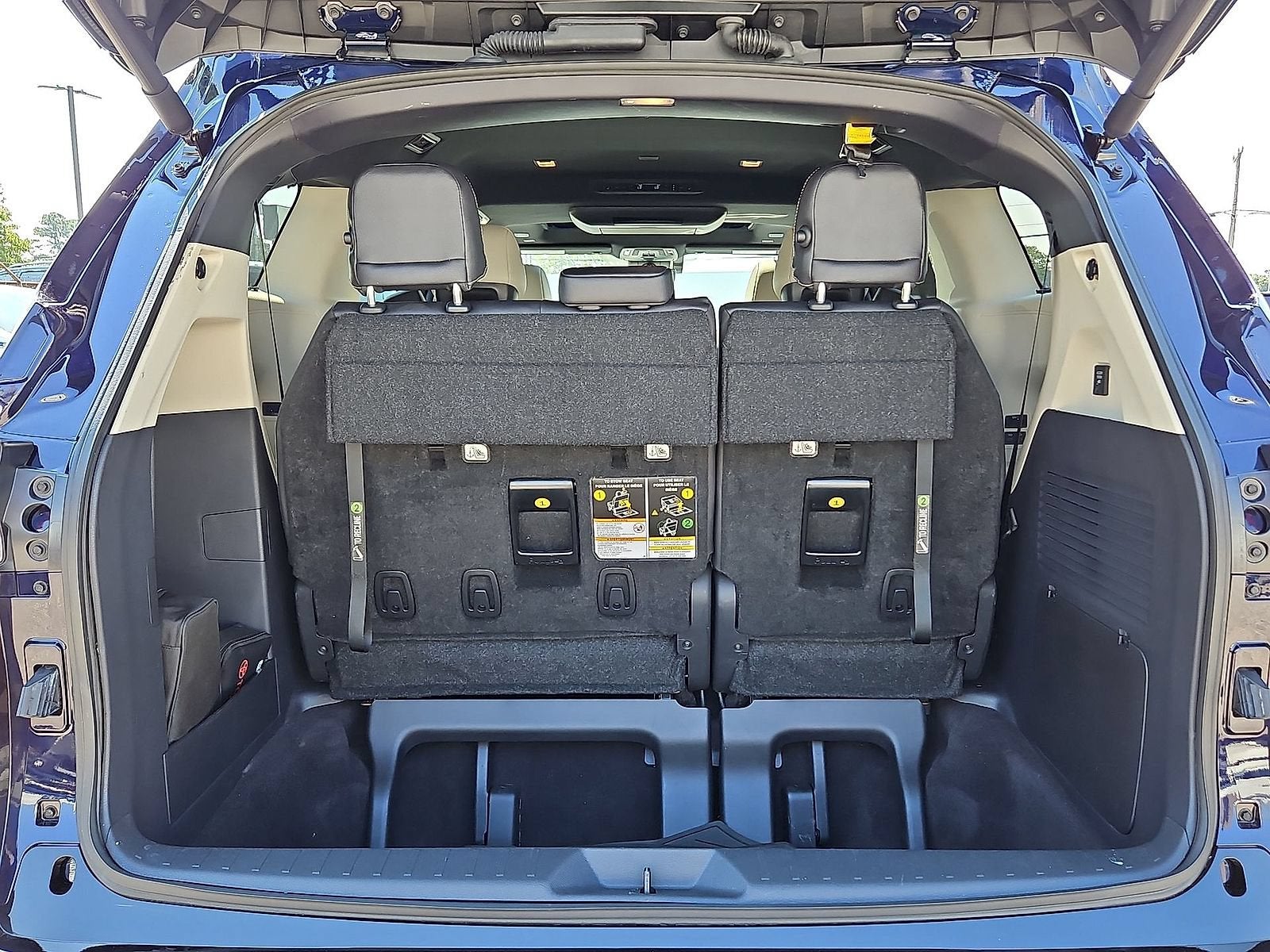 2025 Toyota Sienna Platinum