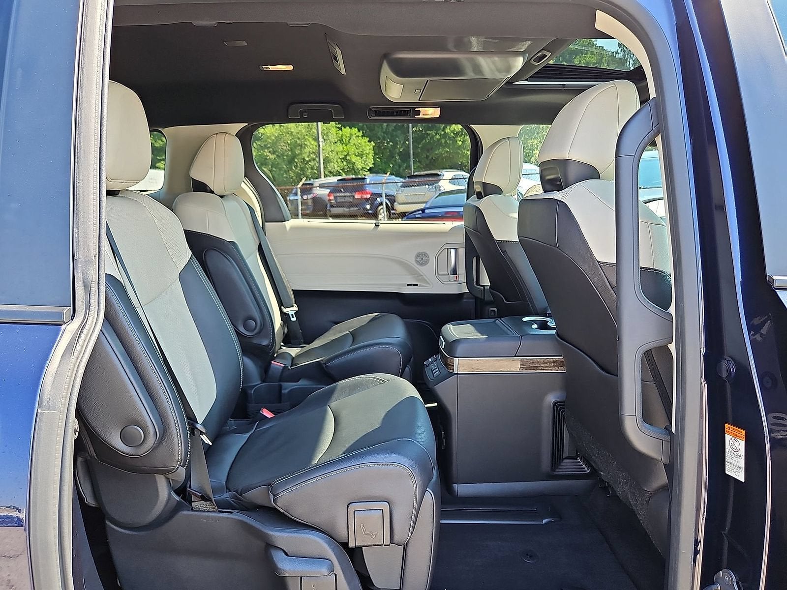 2025 Toyota Sienna Platinum