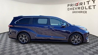 2025 Toyota Sienna Platinum
