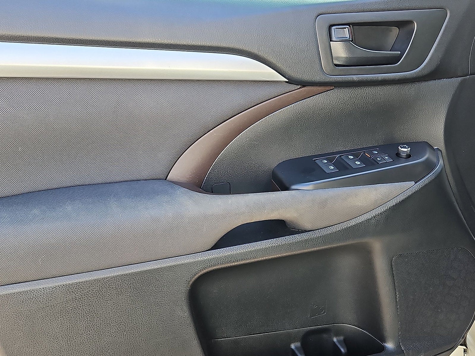 2017 Toyota Highlander LE