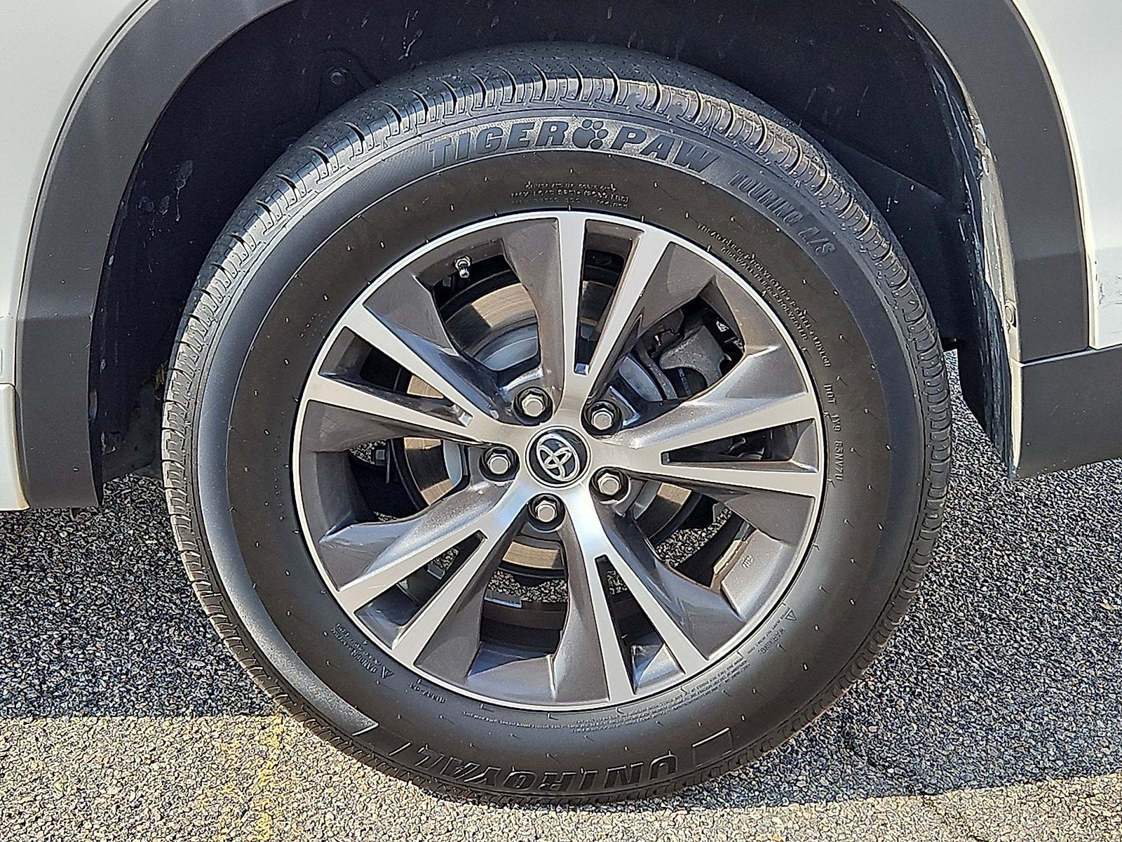 2017 Toyota Highlander LE