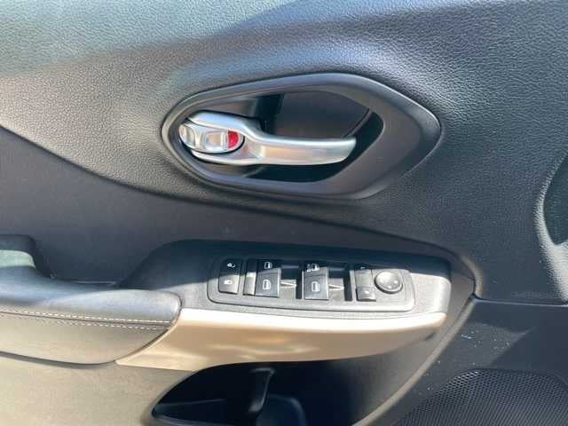 2017 Jeep Cherokee Sport