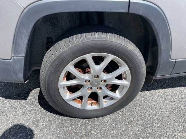 2017 Jeep Cherokee Sport