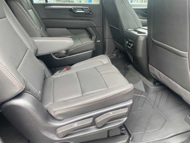 2025 Chevrolet Suburban RST