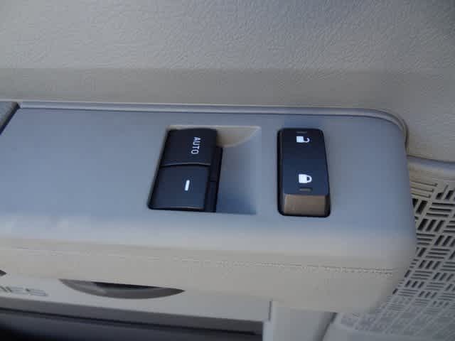 2025 Ford E-Series Cutaway E-350 SRW