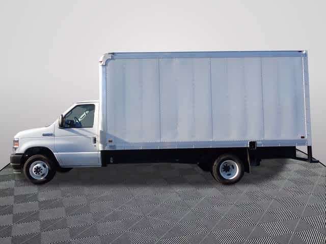 2024 Ford E-Series Cutaway E-450 DRW