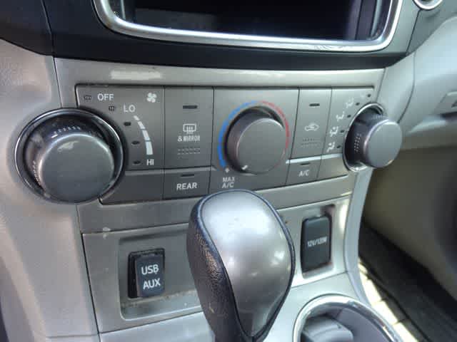 2013 Toyota Highlander SE