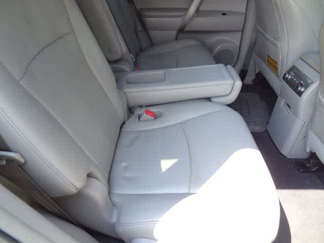 2013 Toyota Highlander SE