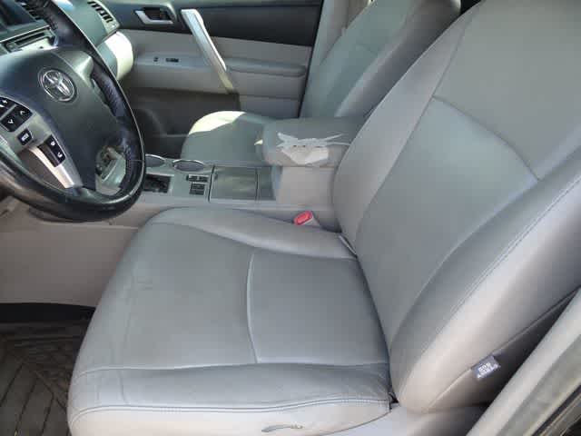2013 Toyota Highlander SE
