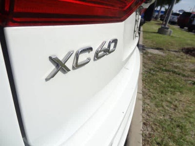 2022 Volvo XC60 B5 R-Design