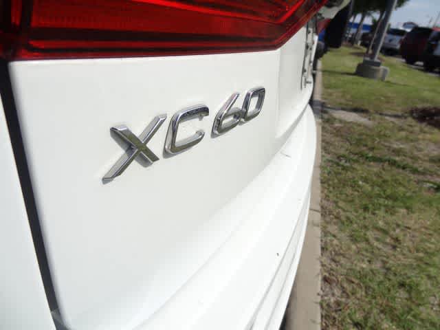 2022 Volvo XC60 B5 R-Design