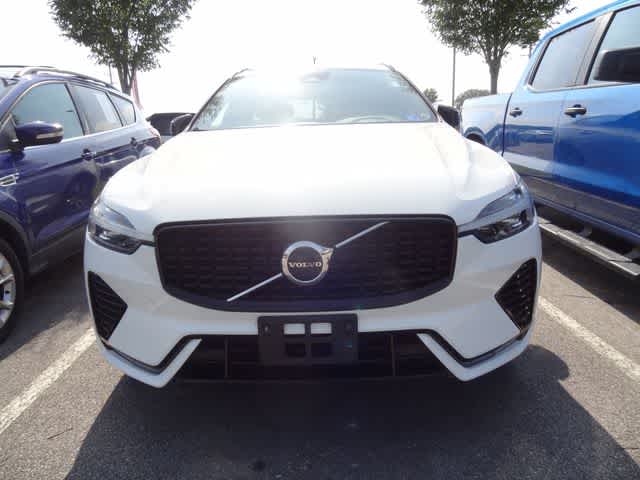 2022 Volvo XC60 B5 R-Design