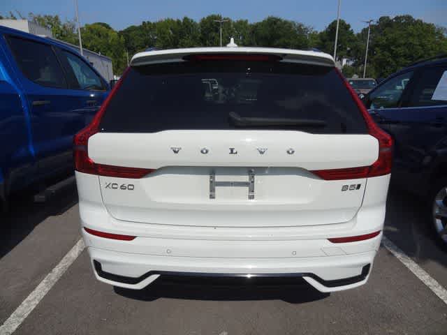 2022 Volvo XC60 B5 R-Design