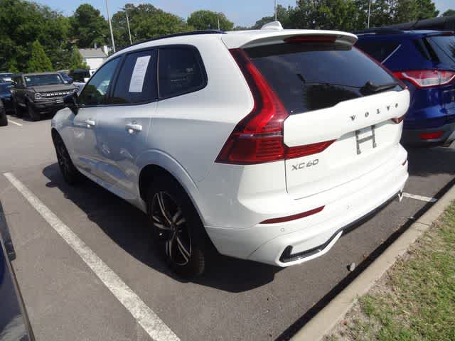 2022 Volvo XC60 B5 R-Design